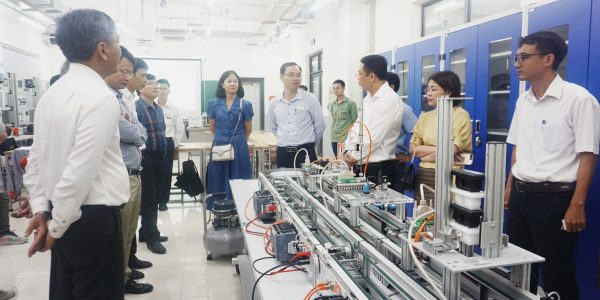 Delegates visit teaching facilities for the two Green German standard occupations at VCMI