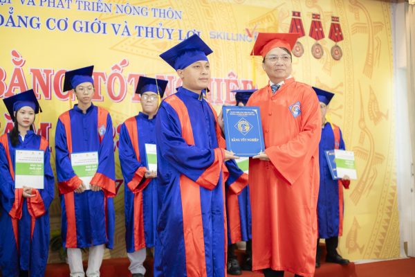 A student was honorably given the diploma from VCMI Rector