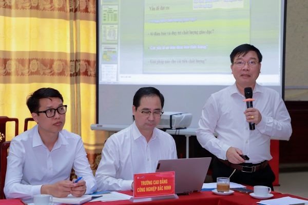 11. Đại biểu các trường trình bày và thảo luận trong các phiên chuyên đề