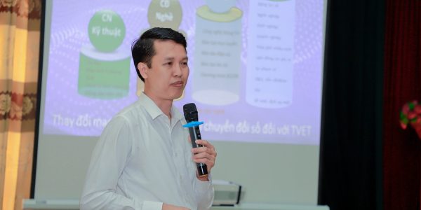 12. Đại biểu các trường trình bày và thảo luận trong các phiên chuyên đề (2)