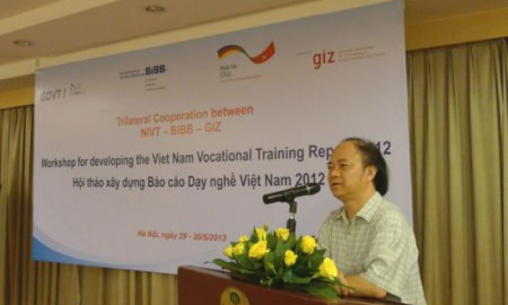 Assoc. Prof. Dr. Cao Van Sam, Deputy Director General of GDVT,was delivering the instruction speech at the workshop