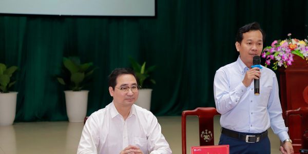 18. Đại diện các trường điều hành phiên thảo luận chuyên đề
