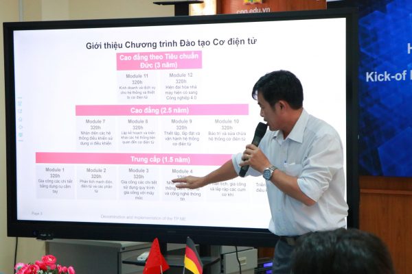 Mr. Nguyen Xuan – Dean of Mechanical Construction introduces the German standard oriented modular training program of Mechatronics