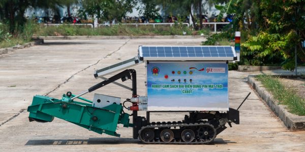 Solar-powered beach waste collector, one of the products of college teachers and students.