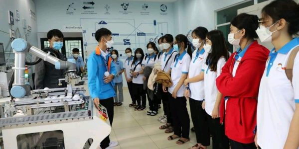 Female students encouter modern technologies and make practical experience during the campus and workshop tour in  LILAMA 2