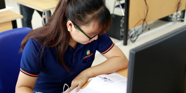 Tất cả các học viên làm bài thu hoạch định hướng công nghiệp 1 cách độc lập theo tiêu chuẩn Đức về đào tạo và kiểm tra.