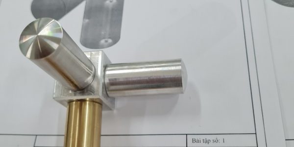 Các sản phẩm cuối của từng học viên, được lập trình và gia công trên máy công cụ CNC hiện đại.