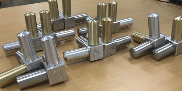 Các sản phẩm cuối của từng học viên, được lập trình và gia công trên máy công cụ CNC hiện đại.