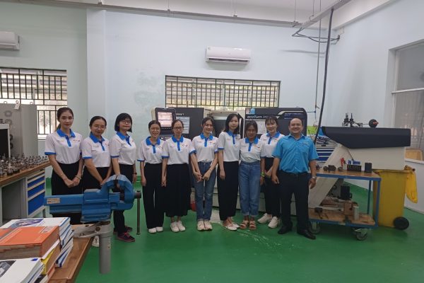 CNC turning workshop with master trainer Mr Nguyen Hong Tien.