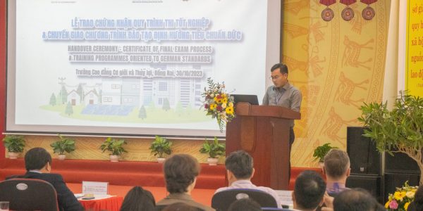 Mr Dang Quoc Viet – Vice Rector of Vina Engineer – shared his thoughts on the final exam processes and cooperative training programmes