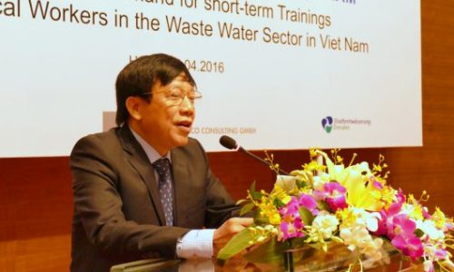 Mr Cao Lai Quang, Chairman, Vietnam Water Supply and Sewerage Association (VWSA) welcomes participants in his opening speech
