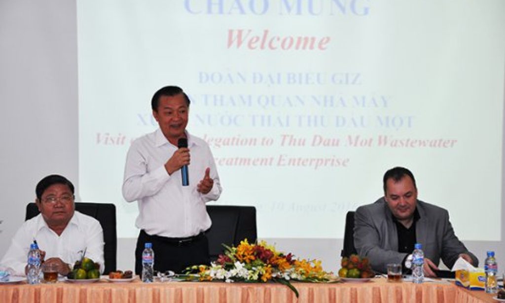 President Nguyen Van Thien in discussion