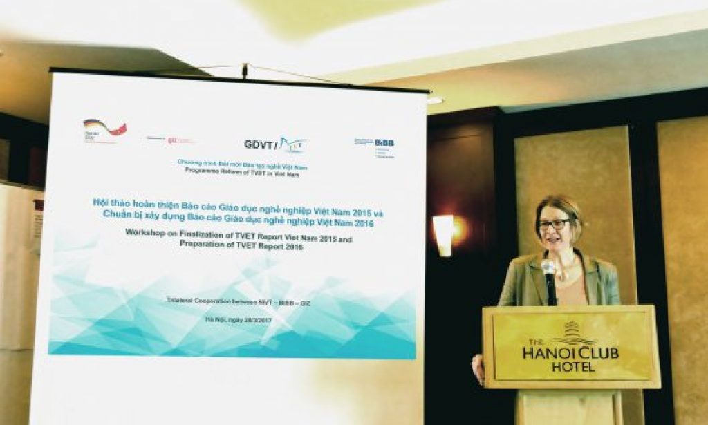 Mrs Britta van Erckelens, Deputy Programme Director of GIZ-Programme Reform of TVET in Viet Nam congratulating NIVT for receiving approval of GDVT for development of national VET Report as its annual regular task.