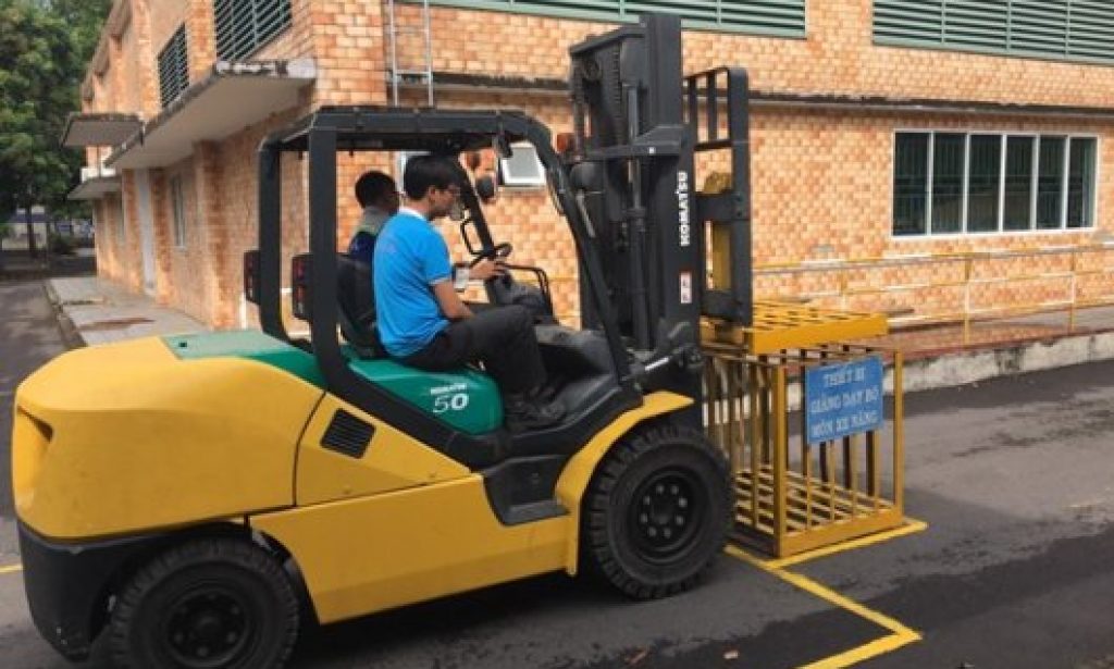 First, the trainer would operate the forklift truck by himself and let the participants observe him from the beginning to the finishing stage