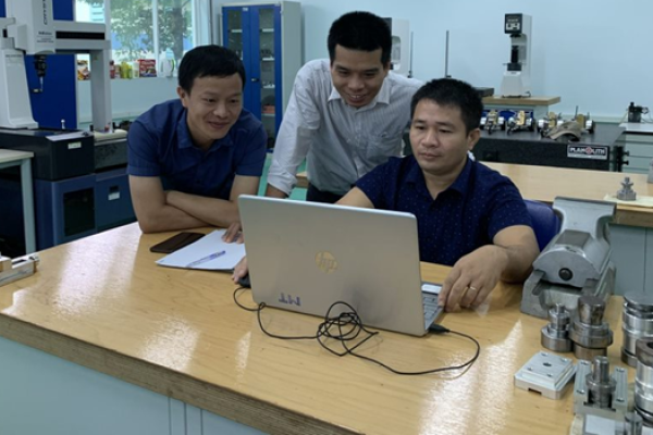 German mechanical engineering standards are discussed and integrated into the content of the examination