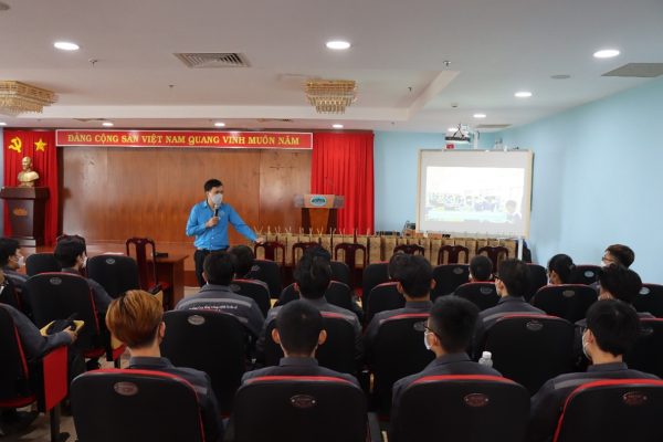 Mr Nguyen Trong Tin – Vice Dean - Technology Engineering Faculty – LILAMA 2 introduced detailed procedures on Final Examination for the 2 pilot classes of Industrial Electronics and Mechatronics Occupation