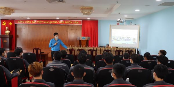 Mr Nguyen Trong Tin – Vice Dean - Technology Engineering Faculty – LILAMA 2 introduced detailed procedures on Final Examination for the 2 pilot classes of Industrial Electronics and Mechatronics Occupation