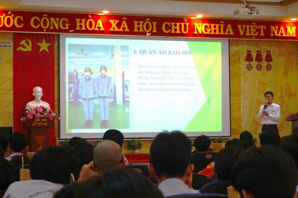Mr Pham Van Son – Dean of Mechanics Faculty - instructed students on work safety