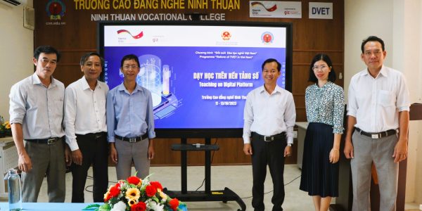 Mr . Nguyen Phan Anh Quoc – NTVC Rector with trainer, core teachers