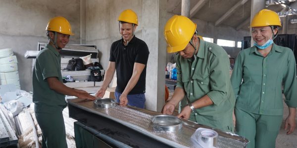 Teachers were installing the insulation of air ducts