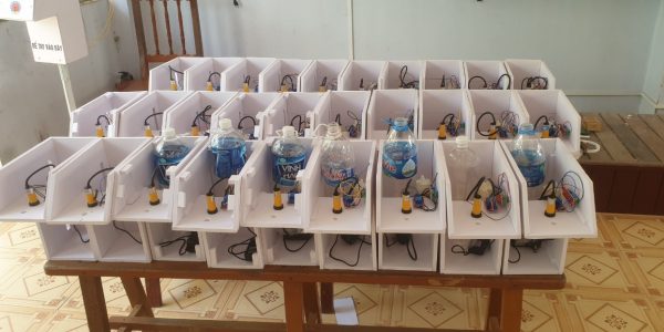 Used plastic bottles are recycled as solution containers to reduce costs and protect the environment.