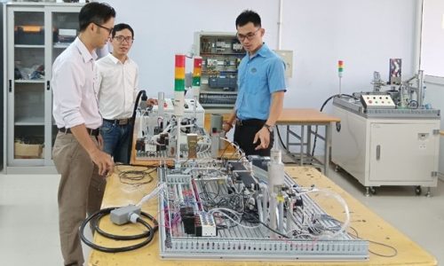 LILAMA 2 multipliers check the facilities and consult Hue IC to prepare for the Mechatronics Final examination part 1