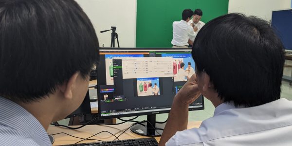 KTV kiểm tra và hỗ trợ kỹ thuật cho NTB trước khi quay hình