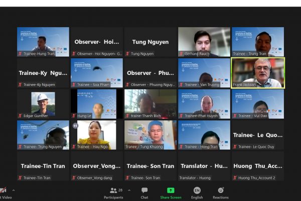 Nhóm làm việc đang thảo luận về những vấn đề trọng tâm.