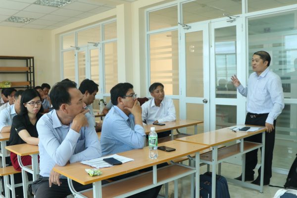 Mr. Phan Vinh An – Vice Rector of Ninh Thuan Vocational College is giving the closing speech for the training.