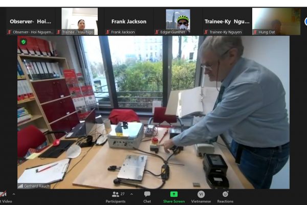 Ông Frank Jackson (RENAC) đang trình bày một buổi học thực hành tiêu chuẩ