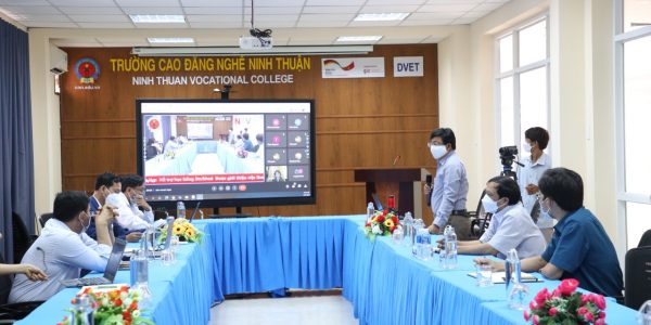 Ông Đạo Văn Rớt, Phó Giám đốc Sở Công Thương phát biểu chỉ đạo tại hội thảo.