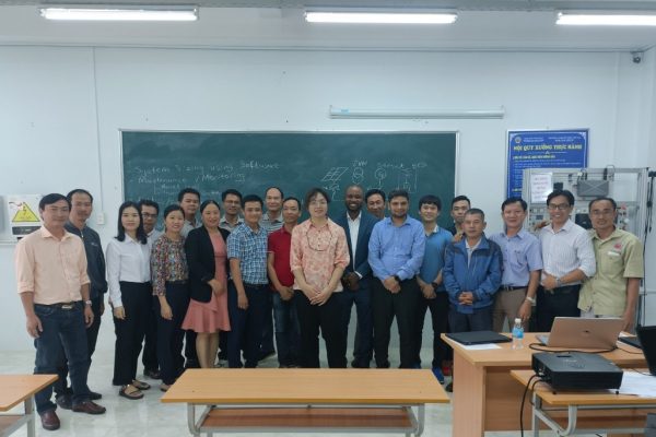 Training absolvents of TVET institutes and companies with the international trainer team from Schneider Electric.