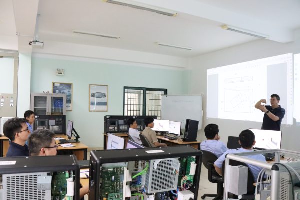 A session on how CMVM software stimulates the actual operation of a CNC turning machine.