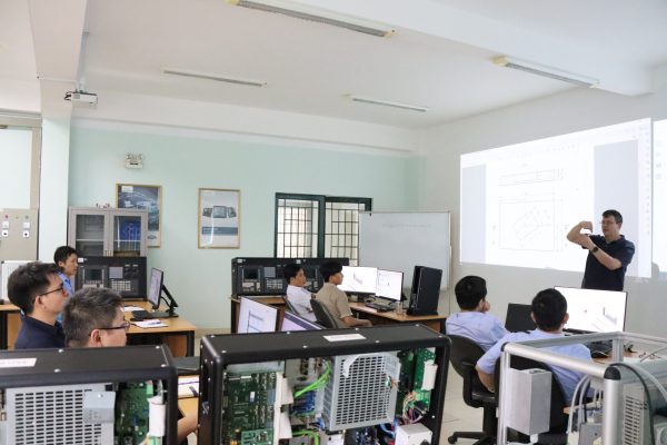 A session on how CMVM software stimulates the actual operation of a CNC turning machine.