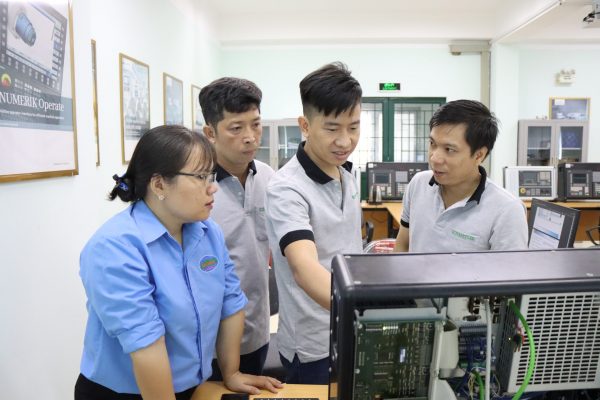 Teamwork to detect and remedy configuration machine failures.