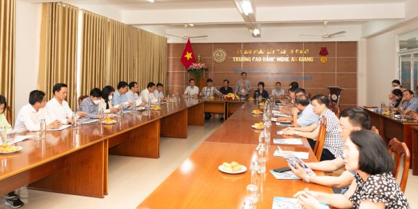 Mr. Nguyen Thanh Hai – Rector of An Giang Vocational College welcomed TVET – GIZ and leaders of colleges to the college