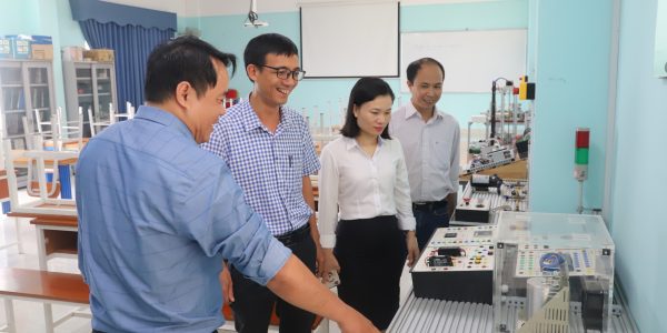 Multipliers and teachers discussed necessary facilities, devices and equipment for training of EEB and SHK occupations at Vietnamese – German Technical College of Ha Tinh