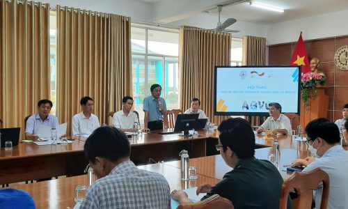 Mr. Ngo Van Hao – Vice Dean of Mechanical Engineering Faculty is presenting the institution of IAB for Mechatronics 