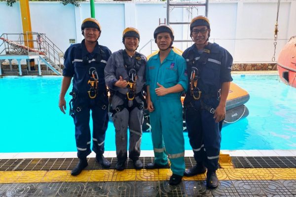NTVC teachers with GWO trainers before kicking in sea survival training