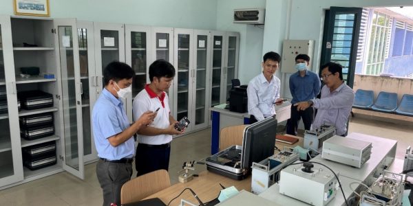 The core teachers of Industrial Electronics in Bac Ninh visited workshop/lab’s equipment and tools at LILAMA2
