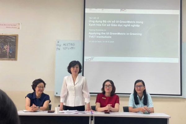 Assoc. Prof. Dr Vu Thi Tu Anh – Deputy Director General, Department of Continuing Education and Vocational Education and Training (DCVET), Ministry of Education and Training, delivering the opening remarks at the training workshop.