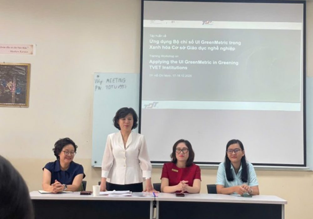 Assoc. Prof. Dr Vu Thi Tu Anh – Deputy Director General, Department of Continuing Education and Vocational Education and Training (DCVET), Ministry of Education and Training, delivering the opening remarks at the training workshop.