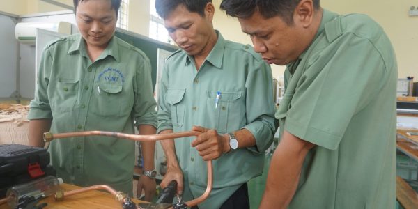 Participating teachers were bending copper pipes