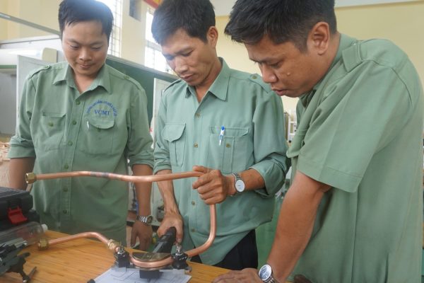 Participating teachers were bending copper pipes